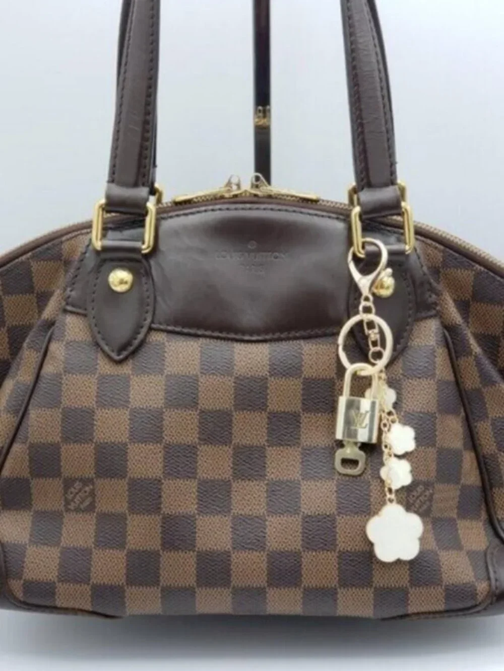 Louis Vuitton Gold Padlock 🔒 Key Set Authentic LV w/ Unbranded Flower Keychain - Picture 2 of 15